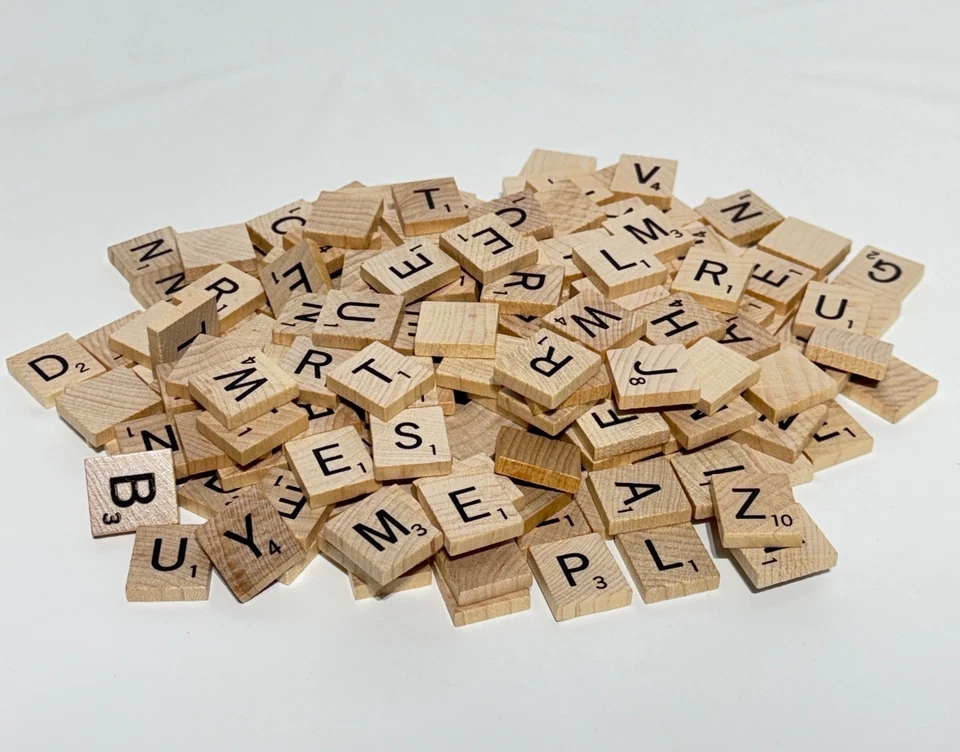 Super Scrabble Board Game 200 Tiles Winning Moves 2004 Complete - Image 3 of 4