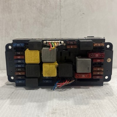 2001-2009 Mercedes W203 W209 C230 C240 C280 Front SAM Fuse Box Relay 2035451001