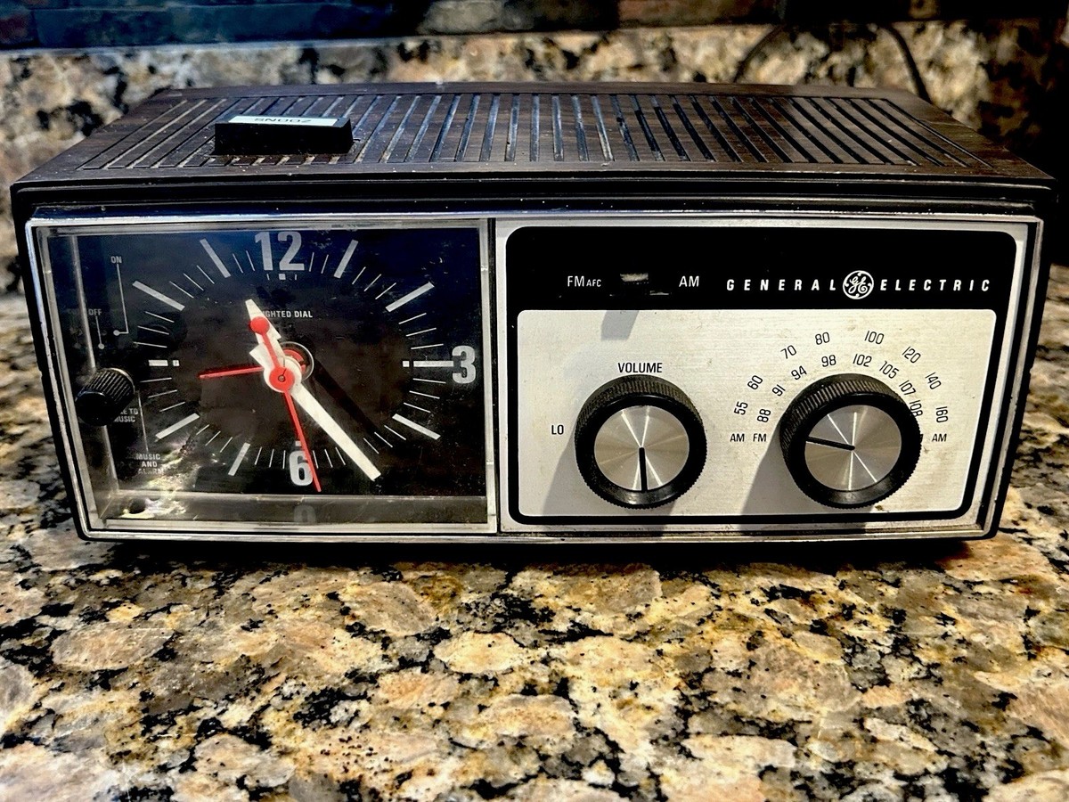 Vintage General Electric Clock Radio Wood Grain Tube Model C 4506
