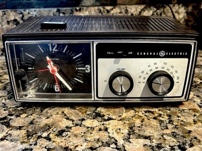 Vintage General Electric Clock Radio Wood Grain Tube Model C 4506