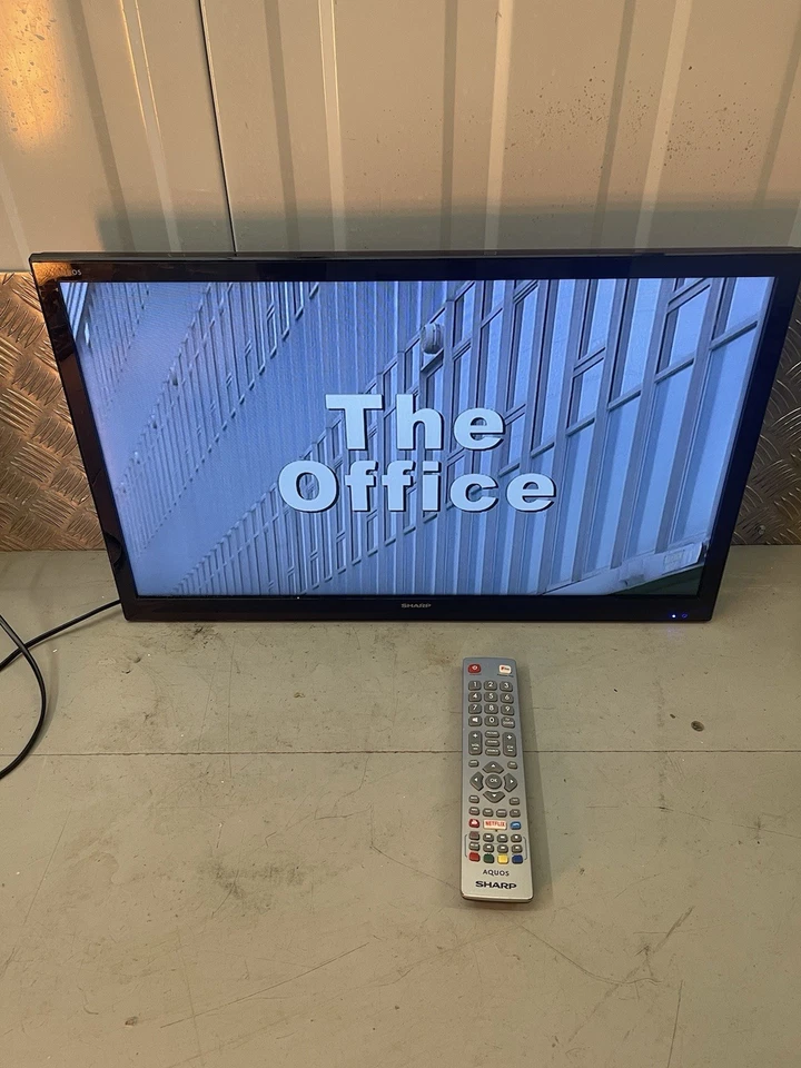 Sharp Smart TV Television DVD Player Freeview Play 24 Inch Remote Gaming Caravan - Image 3 of 4