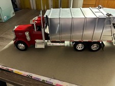 1/32 NEW RAY USED RED & SILVER PETE 379 GARBAGE TRUCK, NO PACKAGING # C 257