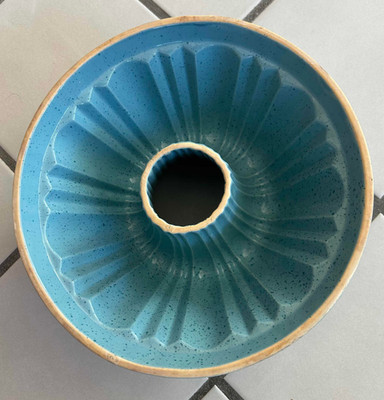 Paula Deen Farmhouse Aqua Blue Speckled Stoneware 9'' Bundt Pan/Mold