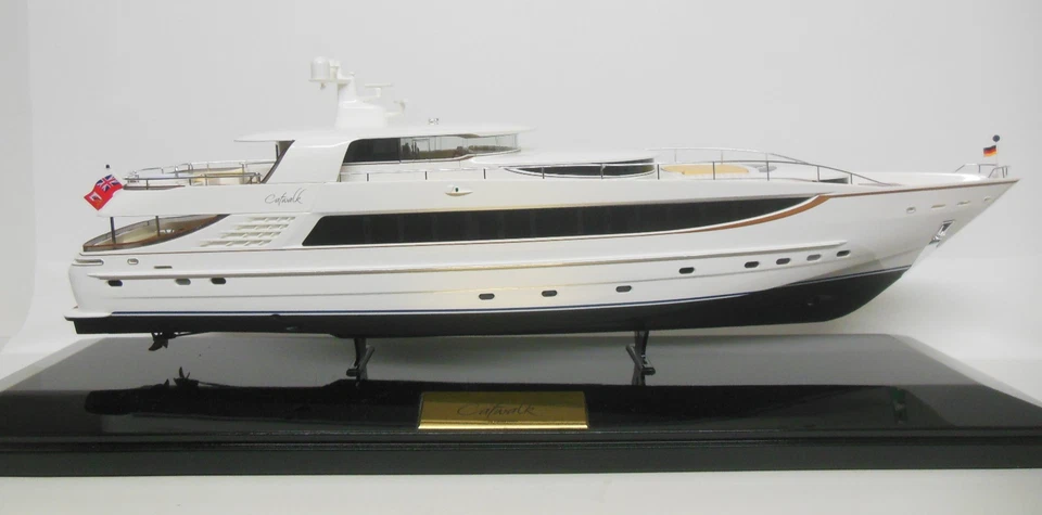 Herpa H0 154437 - Modellyacht CATWALK 1:87 / H0 - mit Sockel/Haube - Gebraucht - Bild 3 von 4