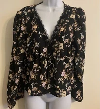 (NWT) Love Tree Junior’s Size Large Black & Pink Floral Top Retails@ $42.99