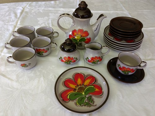 #37 Kaffeeservice mit schönem Blumendekor, 6 Gedecke, 21 Teile, 70er-Jahre/retro