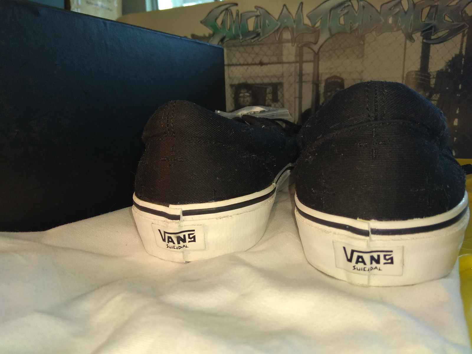 vans era suicidal tendencies