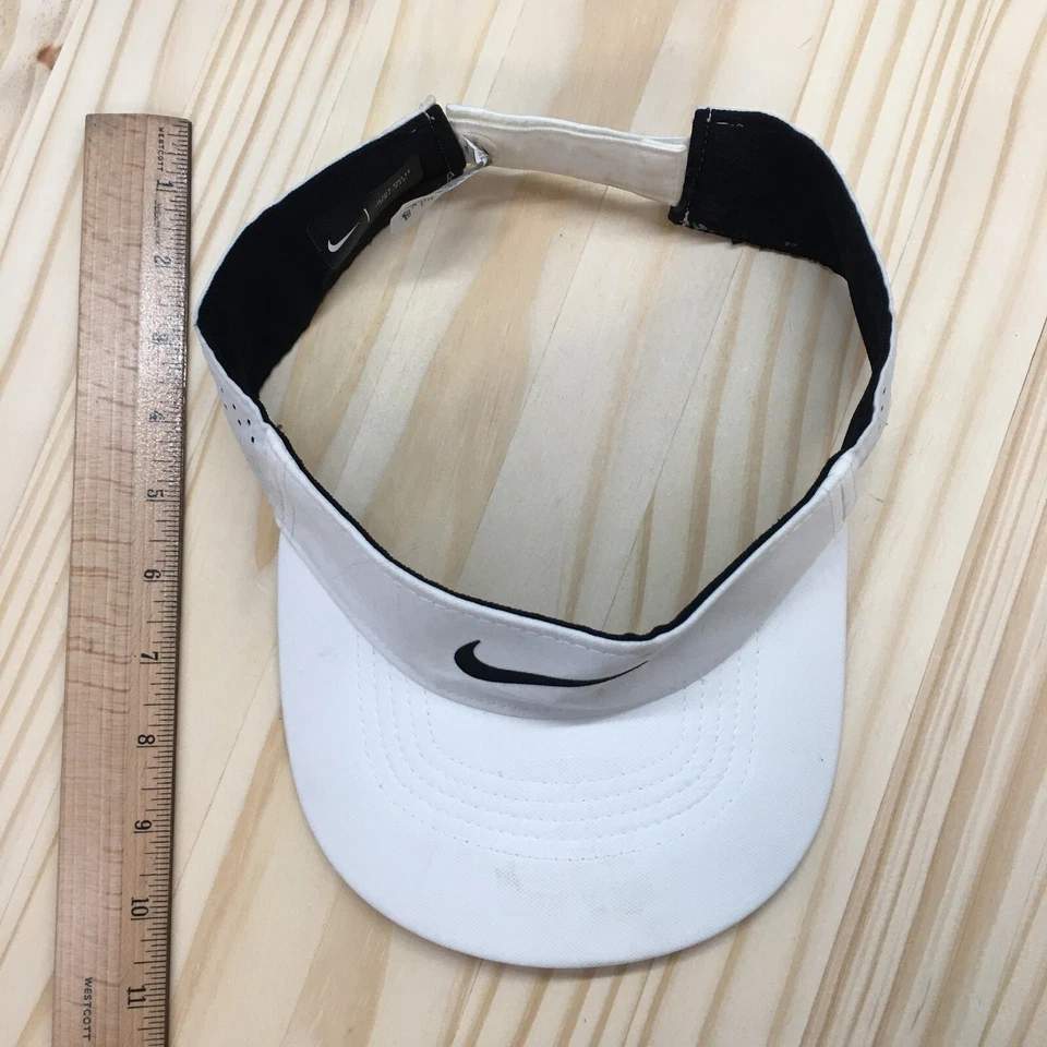 Gorra visera Nike Dri Fit para hombre blanca OS ala curva ajustable logotipo bordado Foto 4 de 4