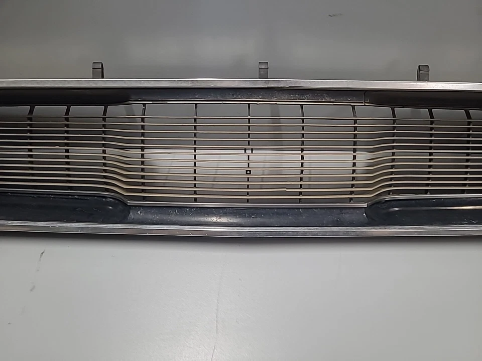 Plymouth Duster Grille 1970-1972 Valiant Scamp Grill 1971 **grieta** Foto 3 de 4