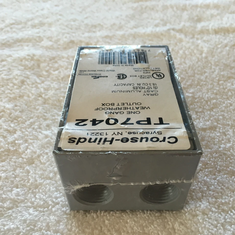 Cooper Crouse-Hinds TP7042 One Gang Weatherproof Outlet Box, Cast Aluminum, New - Image 3 of 4