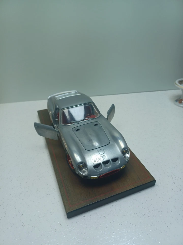 Ferrari 1/24 Burago 250 GTO 1962 Grise Intérieur Et Jantes Rouges - Photo 2/4