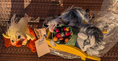 Vtg 1999 Annalee Mobilitee Dolls Sidney Squirrel w/ Wheelbarrow & Spring Duck