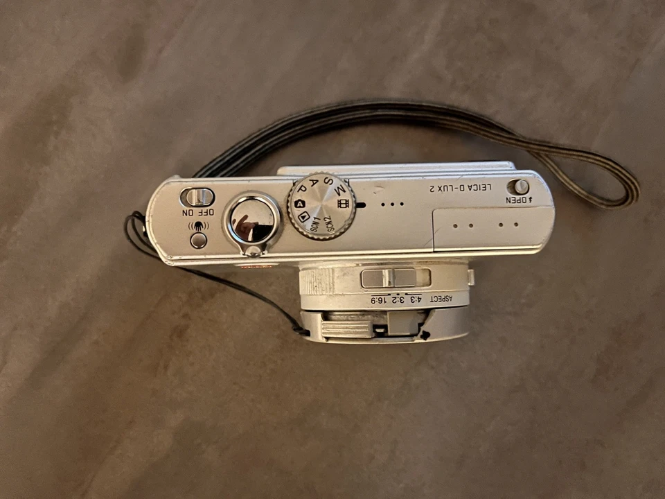 Leica D-Lux 2 DC Vario-Elmarit 2,8-49 6,3-25,2 ASPH OVP silber - Bild 2 von 3