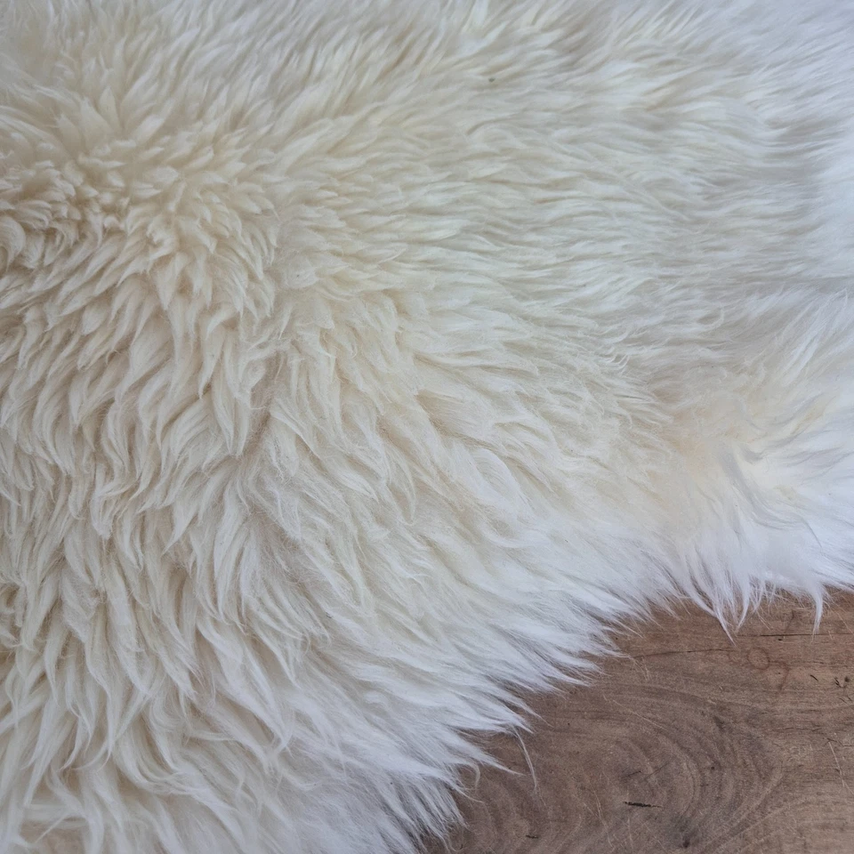 Alfombra de piel de oveja blanca IKEA Rens 20x30 peluda suave prístina Foto 2 de 4