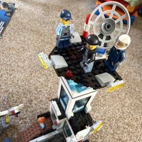 LEGO Prison Island 60130 CITY Police Complete Set 754 Pieces Minifigures Manuals