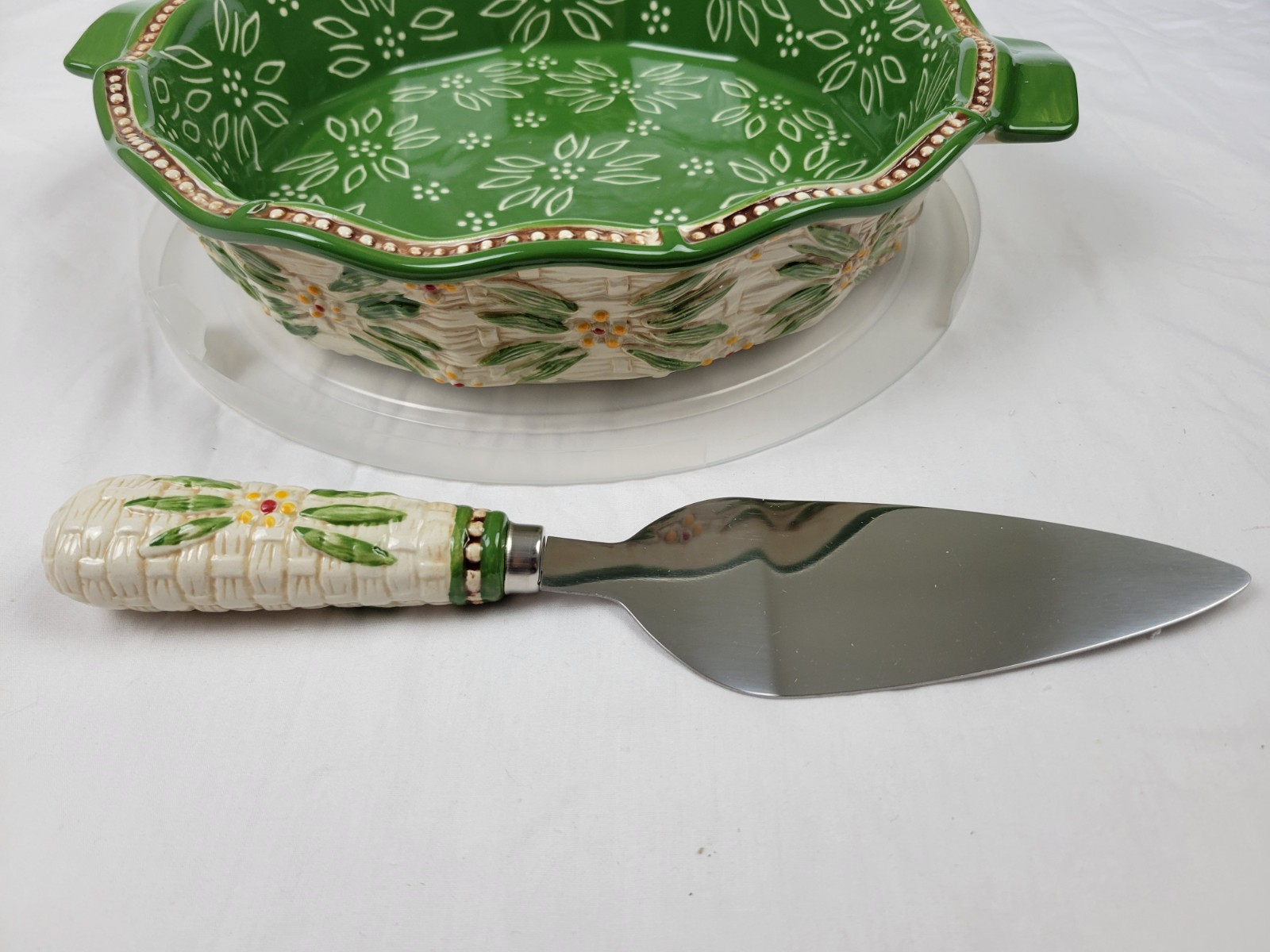 Temp-tations Old World Green Basketweave 9" Pie Plate Handles w/Lid & Pie Server