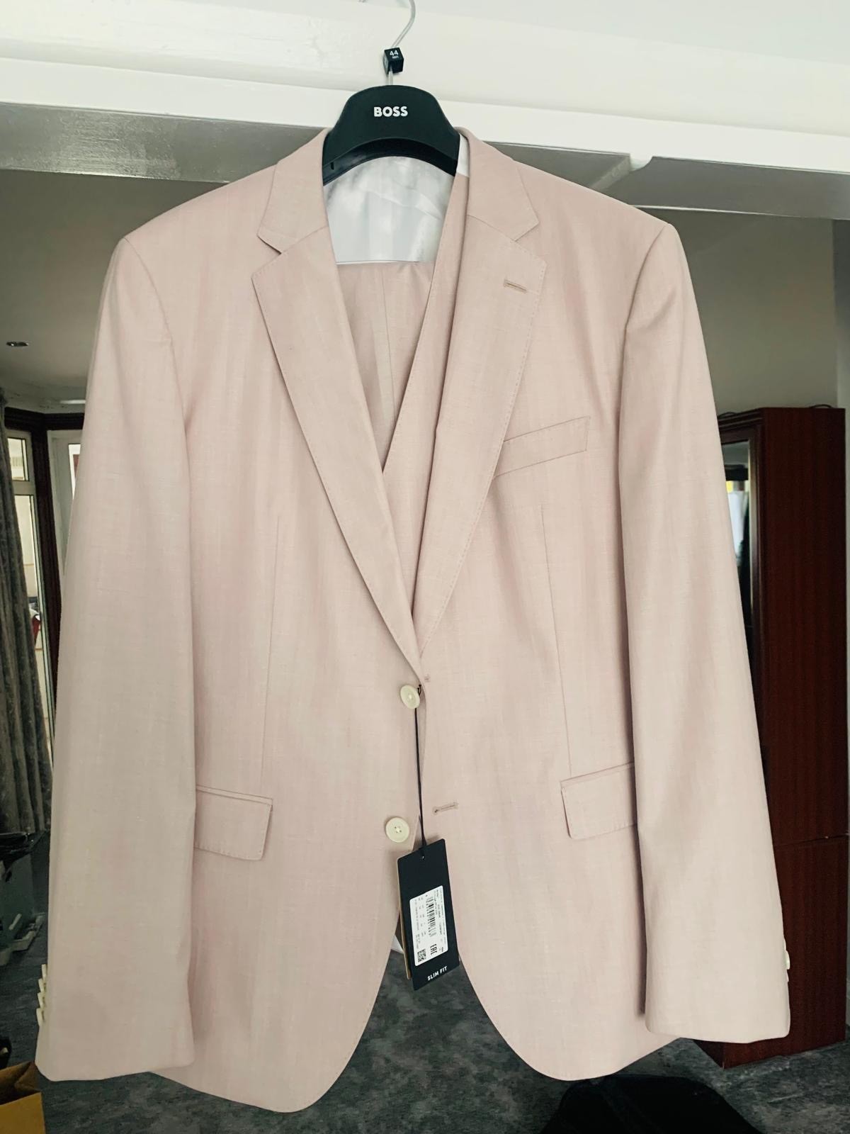 HUGO BOSS LIGHT PINK 3 PIECE SUIT SLIM FIT SIZE 40 REGULAR EU 50 NEW RRP £695