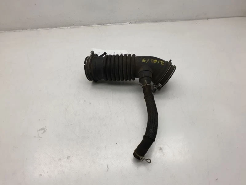 Toyota Matrix 2009 1,8 L 4 cilindros filtro de aire montaje de tubo resonador  Foto 2 de 4