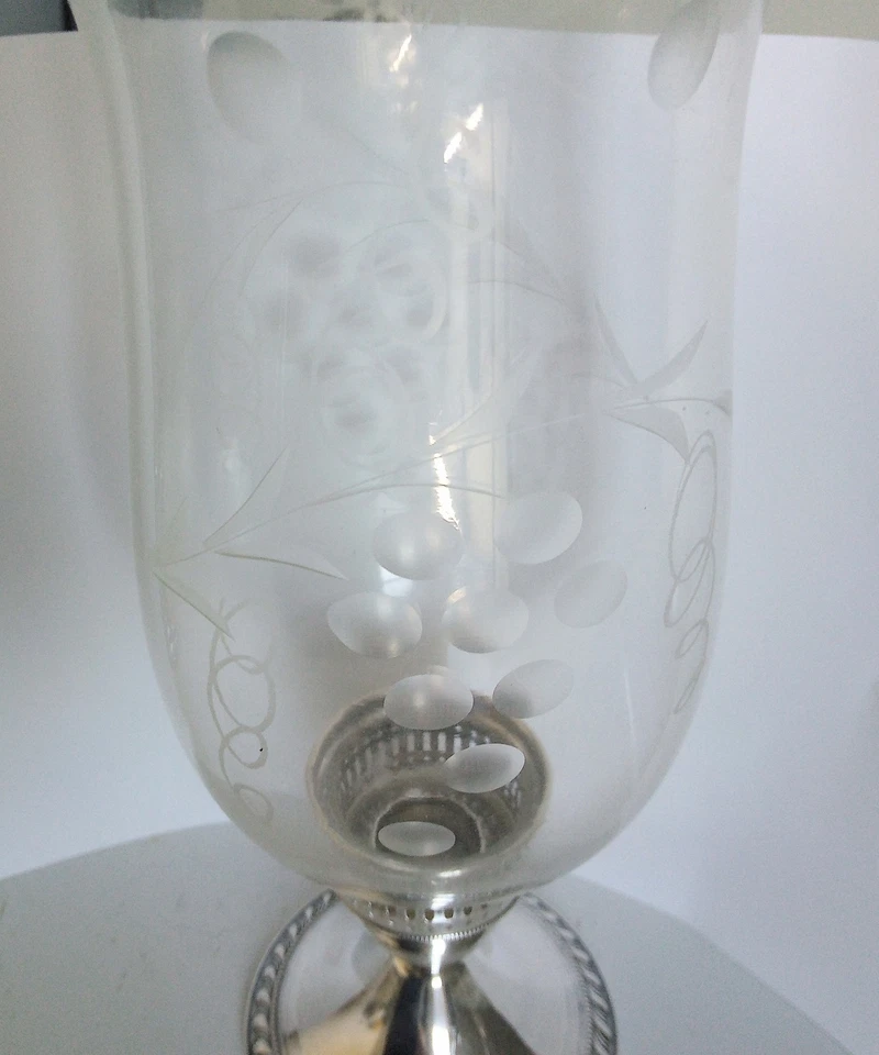 Par de candelabros Mayflower de plata de ley con peso grabados tonos de vidrio uva Foto 2 de 4