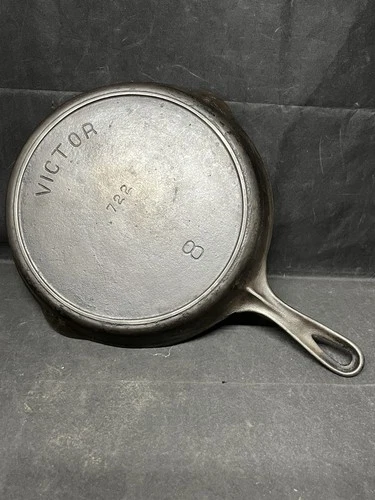 GRISWOLD VICTOR 722 #8 CAST IRON SKILLET NICE FLAT PAN EARLY 1900s