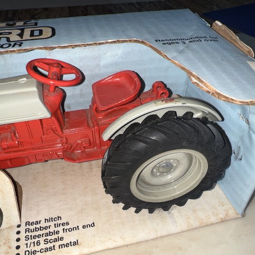 1/16 Ertl Farm Toy Ford 8N Tactor, DIE-CAST Metal 843 - Picture 4 of 10