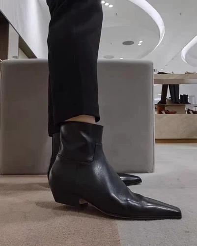 Khaite Kurzstiefel Damen Stiefel mit eckiger Zehenpartie flacher Boden halbhohe Chelsea Boots - Bild 4 von 18