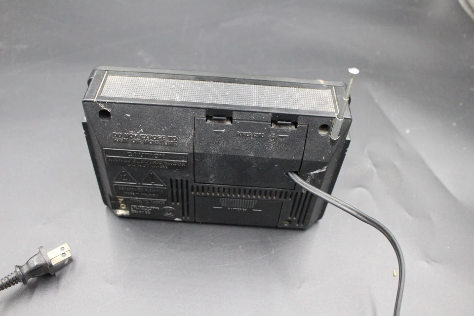 Vintage GE Radio General Electric AM FM Two-Way Power Portable Model 7-26600 80s - Image 3 of 4