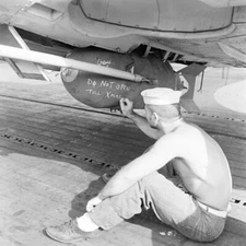 WW2 WWII Photo World War Two / USS Essex CV-9 Flight Deck Photo Tarawa US Navy