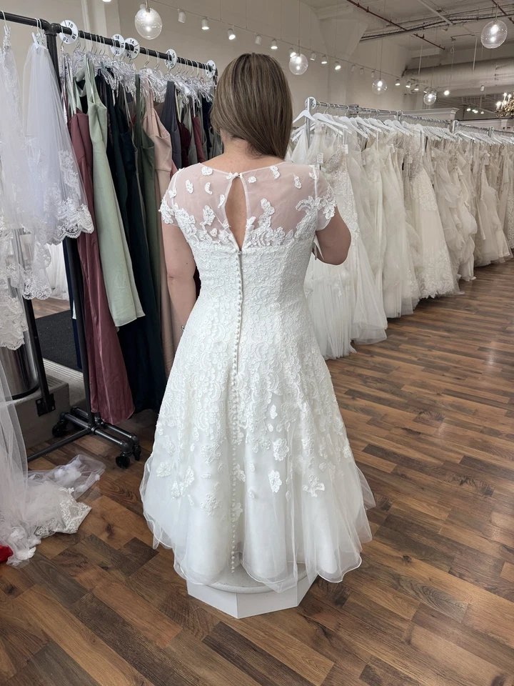 Vestido de novia Oleg Cassini manga gorra ilusión ESTILO # CMK513 Foto 4 de 4