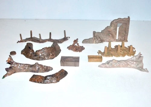 Marx Battleground Early Swirled Plastic Battlefield Terrain Accessories 1950s