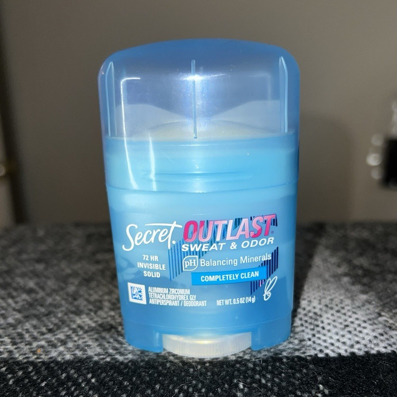 Secret Outlast Completely Clean 72 HR Invisible Solid Antiperspirant 0.5 oz