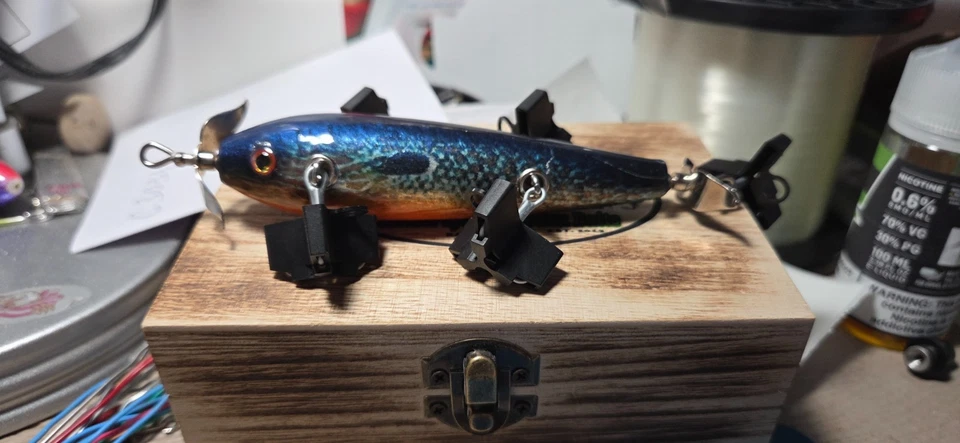 Señuelo Topwater de madera hecho a mano de 4,5" 5 GANCHOS (pez luna largo) Foto 3 de 4