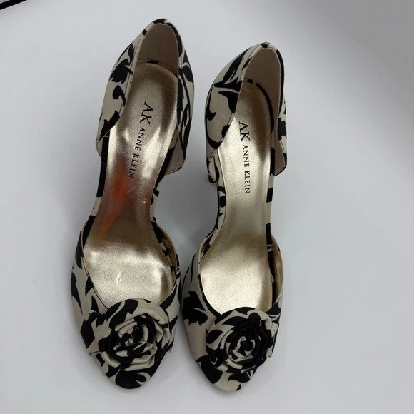 Elegantes zapatos de salón Anne Klein Peep Toe roseta negros crema florales talla 7 Foto 3 de 4