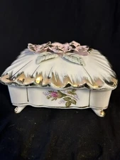 Vintage Lipper Mann L & M Bond Ware Porcelain White Japan Ivy Trinket Box Footed