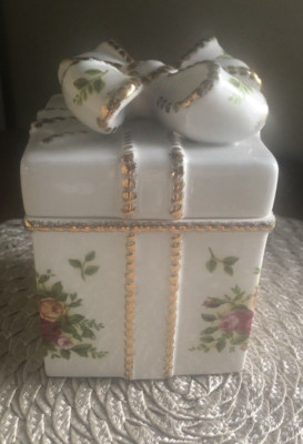 Royal Albert Old Country Roses Votive Gift Box Trinket 