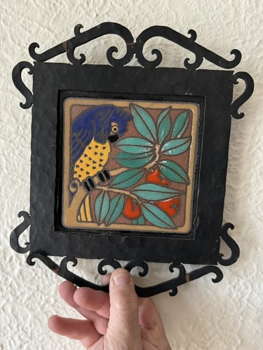 BUSHERE & SON WROUGHT-IRON WALL PLAQUE WITH RTK STUDIOS BLUE PARROT TILE INSET - Picture 9 of 24