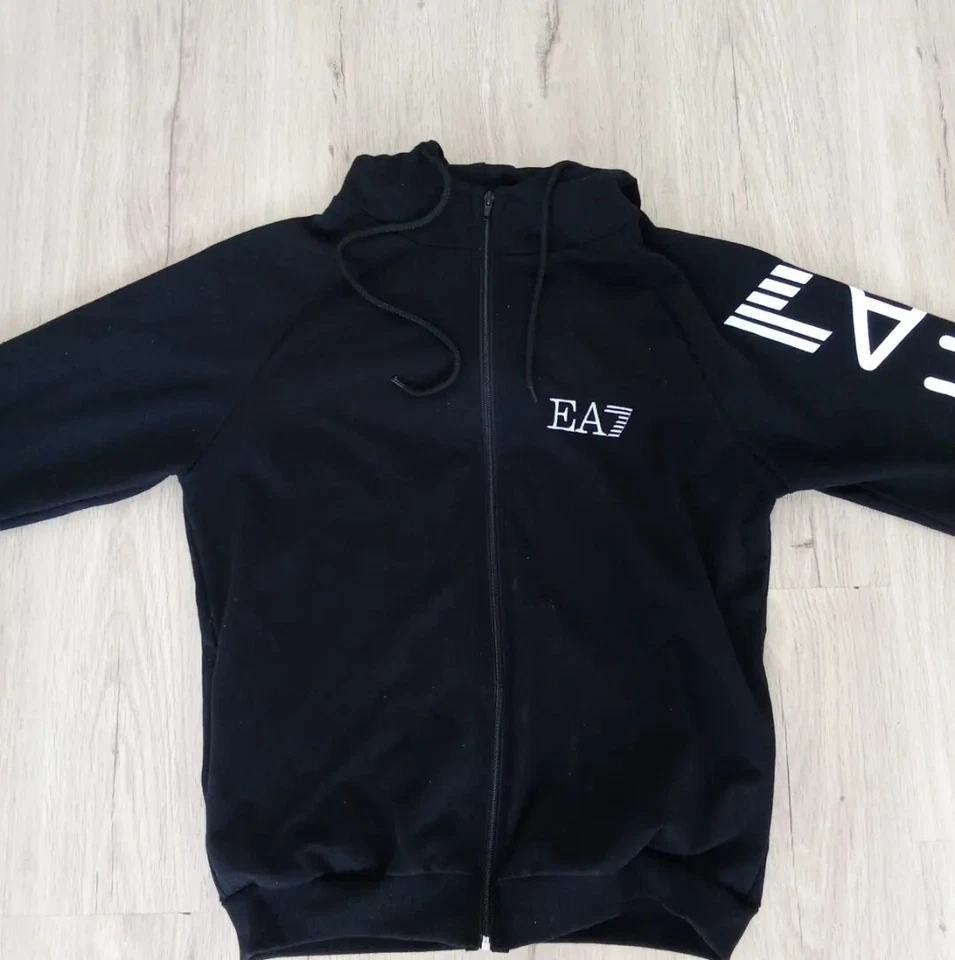 Conjunto de sudadera EA7 y vaquero - Imagen 3 de 4