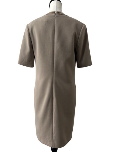 Elegant and timeless Ralph Lauren Black Label dress in a flattering fitted silho - Picture 4 of 20