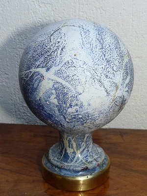 ancienne boule de rampe d'escalier bronze et fonte émaillé imitation marbre - Photo 1/4