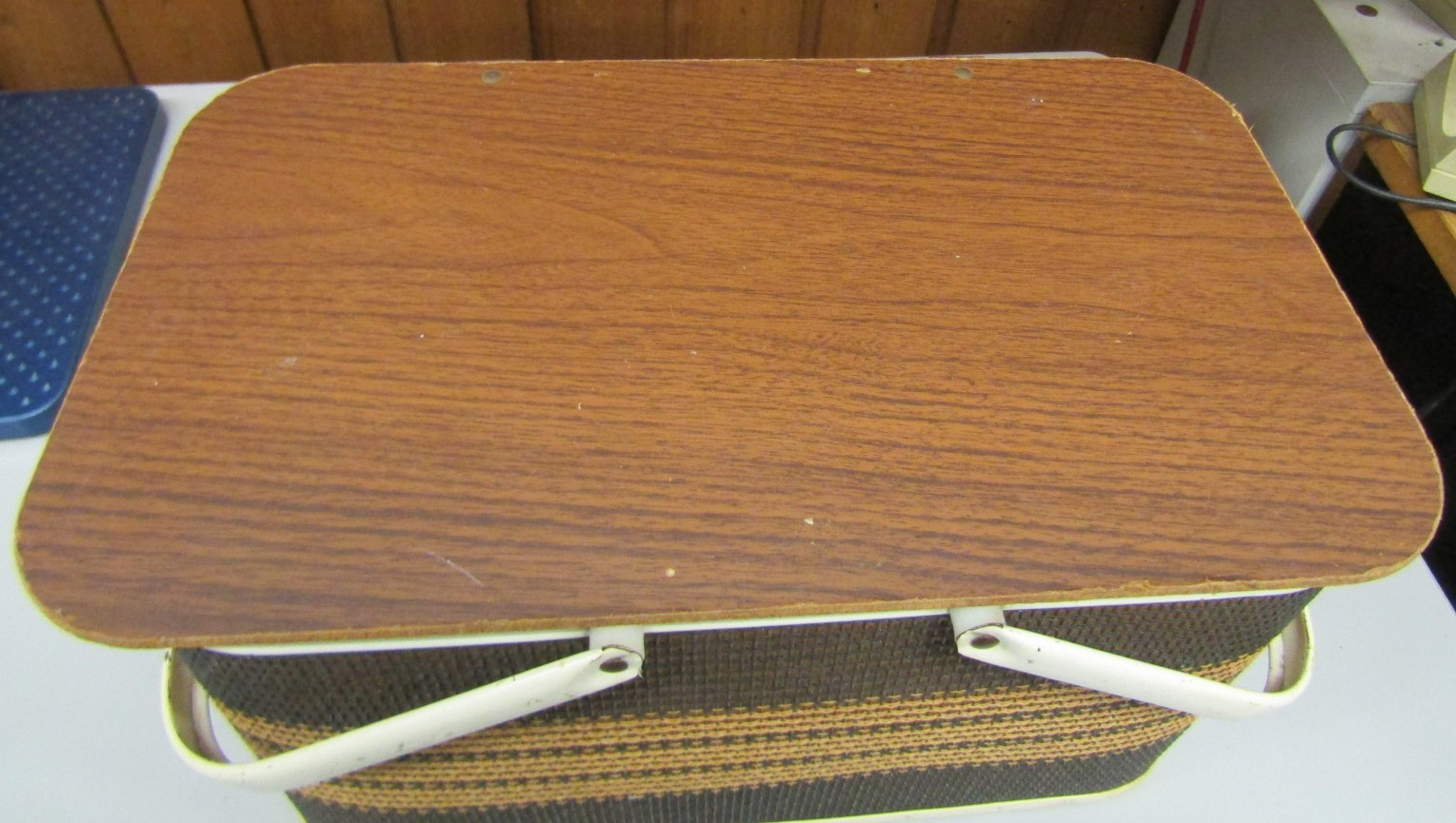 VINTAGE Redmon Picnic Basket with white metal fold down handles