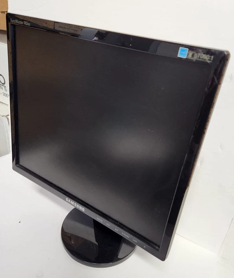 Samsung 17" SyncMaster 743BX 4:3 TFT LCD Monitor 1280x1024 With Power Cord - Image 3 of 4