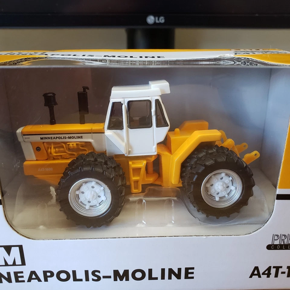 Ertl Minneapolis-Moline A4T-1600 4WD Tractor Prestige Collection Diecast 1:64 - Image 4 of 4