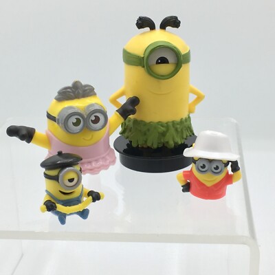 Minions in grass skirt PVC Figure Snapco cineplex lot