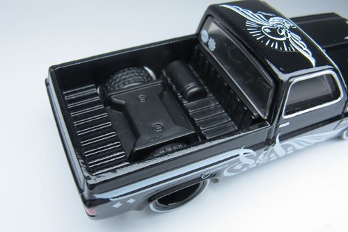 Hot Wheels 2024 CUSTOM '83 CHEVY SILVERADO BLACK,WHITE LINE RUBBER TIRE,LOOSE - Picture 18 of 19