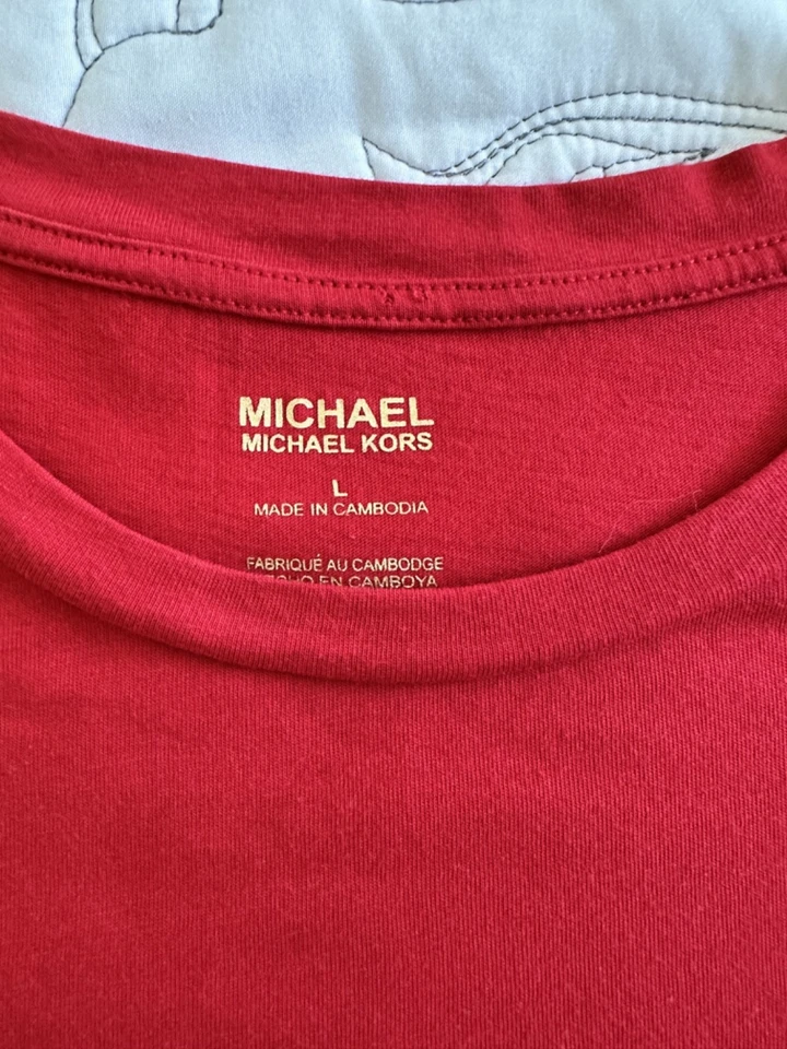 Blusa roja para mujer Michael Kors Top con logo y tachuelas en tono dorado Talla grande Foto 4 de 4