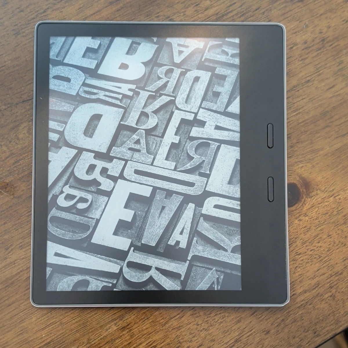 Amazon Kindle Oasis (9th Generation) 7 in - 8.9 in Screen eBook