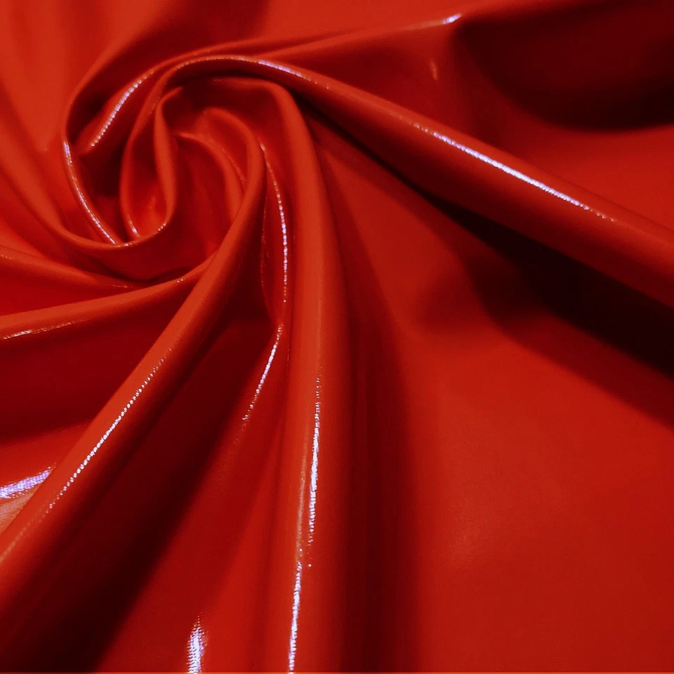 Tecido de látex imitação vermelho rico – aparência líquida brilhante com elástico de 4 vias - Imagem 2 de 4
