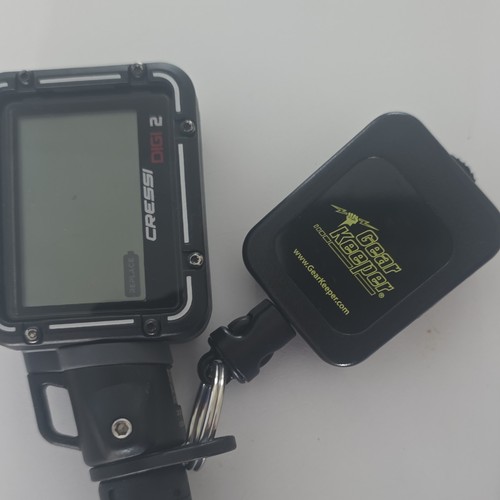 Cressi DIGI 2 Digital Scuba Pressure Gauge with Hose and Gear Keeper - Picture 3 of 5