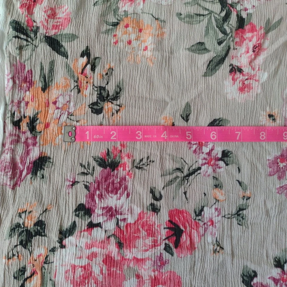 Tela Floral Rayón Arrugado 54"W X 3 Yardas Gris con Rosas Rosa y Púrpura Foto 2 de 4