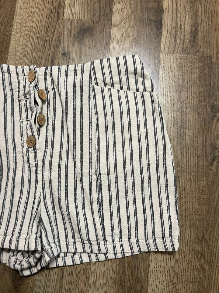 Pantalones Cortos Maurices, Para Mujer Talla 12, Negro Crema, Rayas, Botón Mosca, Mezcla de Lino Foto 4 de 4